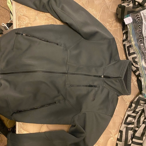 Worn twice The Norrh Face Mens Shell wind/rain jacket. Small. - Picture 2 of 6